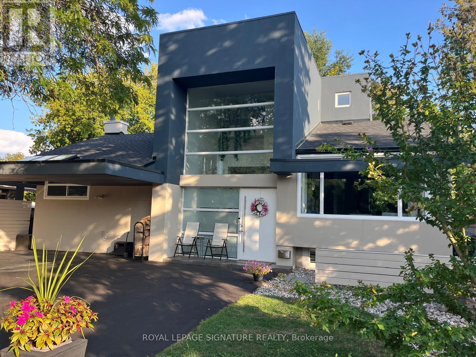 90 Berkinshaw Crescent, Toronto, Ontario  M3B 2T2 - Photo 3 - C12407917