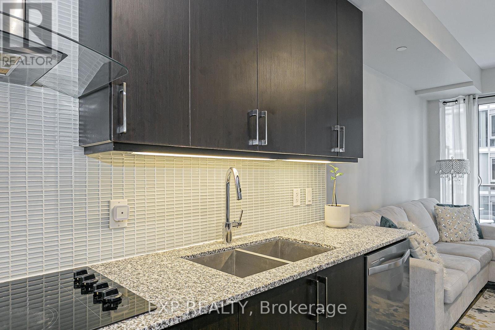 1005 - 9608 Yonge Street, Richmond Hill (North Richvale), Ontario  L4C 1V6 - Photo 21 - N12407909