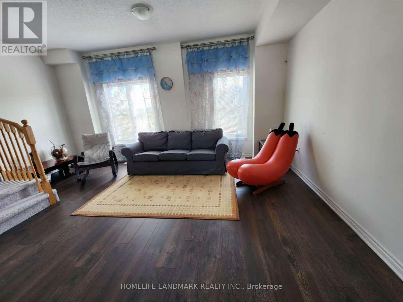 49 Shelburne Avenue, Wasaga Beach, Ontario  L9Z 0J4 - Photo 2 - S12407889