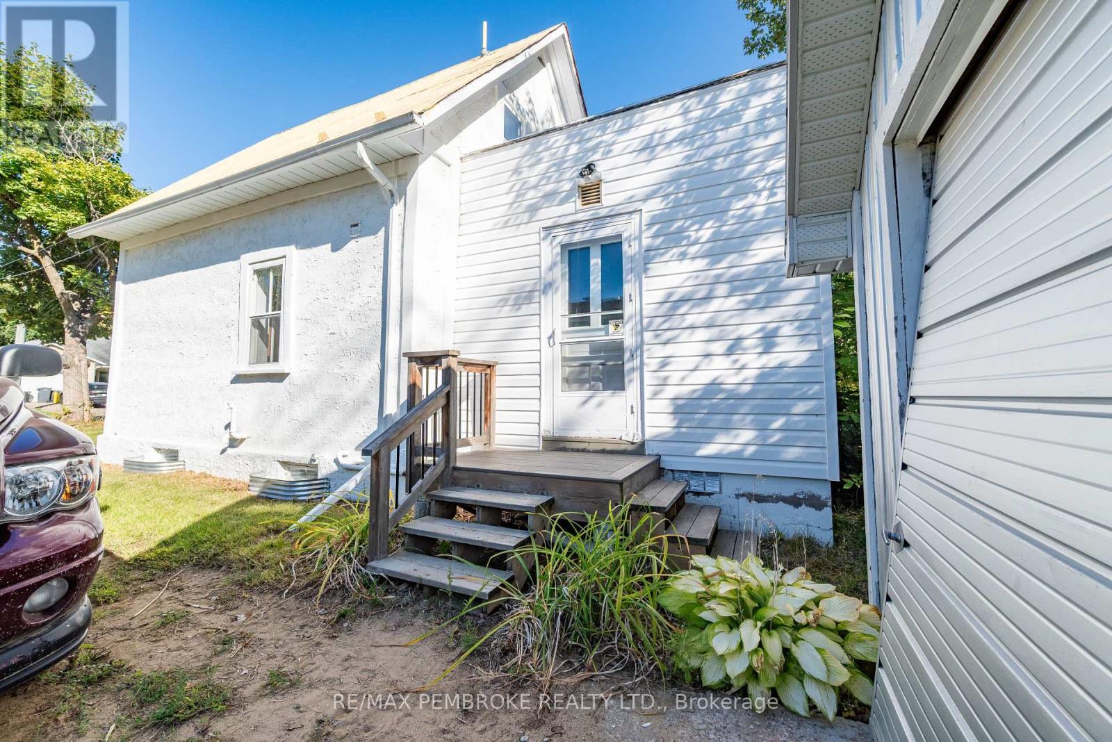 459 Draper Street, Pembroke, Ontario  K8A 4X3 - Photo 3 - X12407950