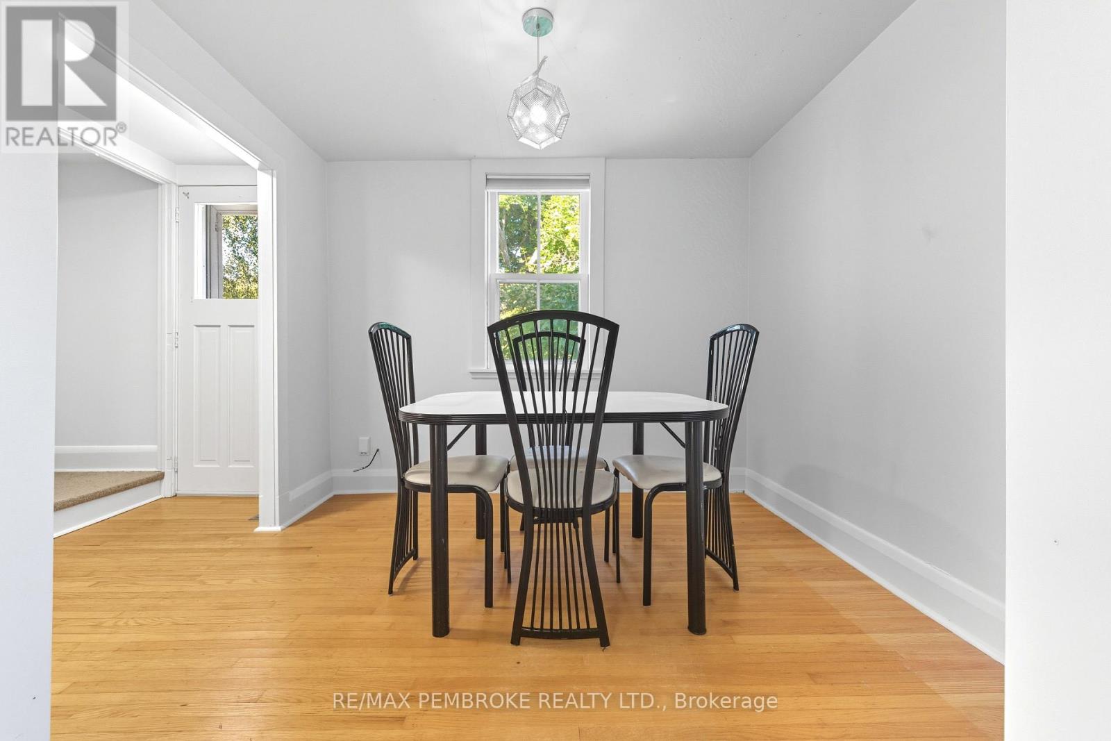459 Draper Street, Pembroke, Ontario  K8A 4X3 - Photo 6 - X12407950