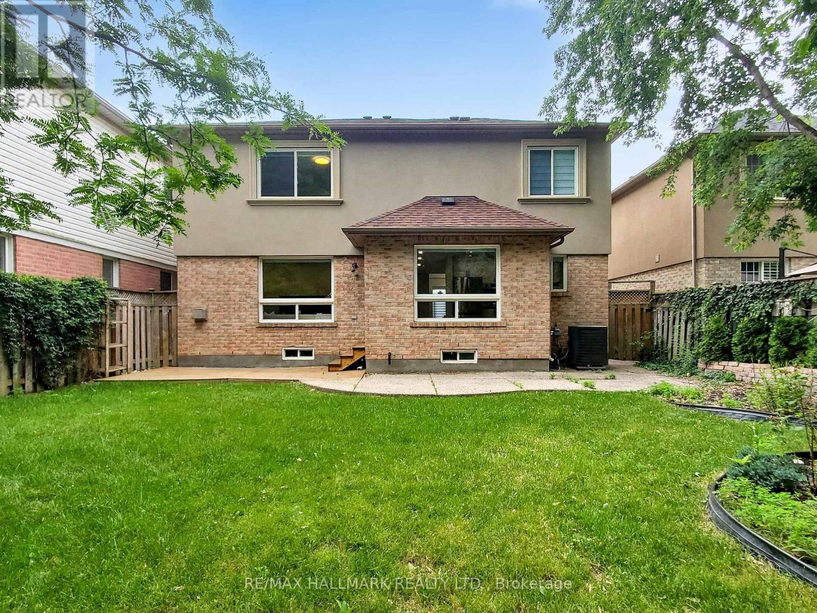 1043 Freeman Trail, Milton, Ontario  L9T 5T3 - Photo 14 - W12407893