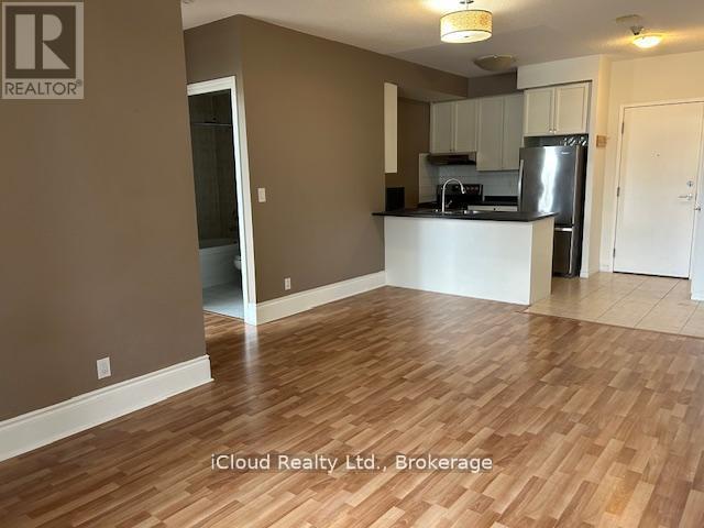 236 - 3888 Duke Of York Boulevard, Mississauga, Ontario  L5B 4P5 - Photo 4 - W12407933