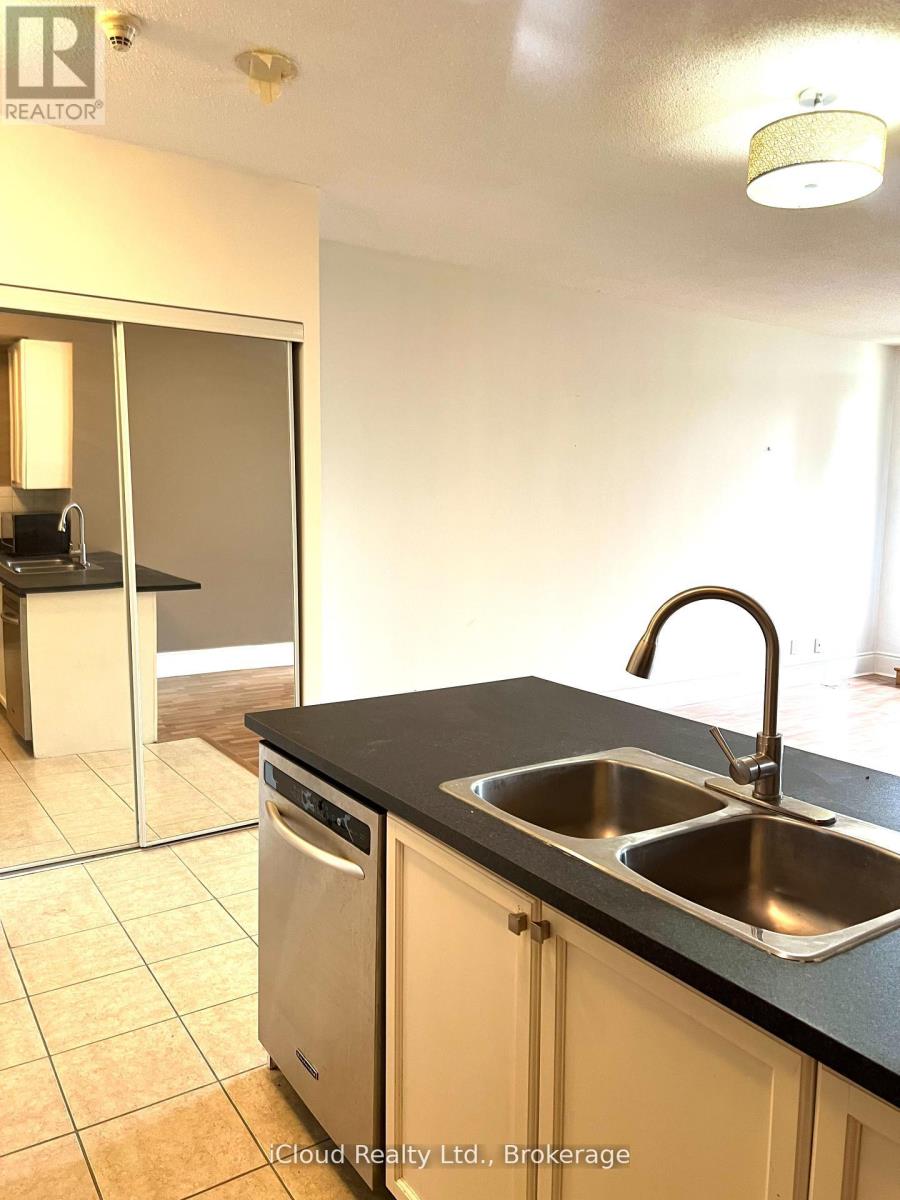 236 - 3888 Duke Of York Boulevard, Mississauga, Ontario  L5B 4P5 - Photo 6 - W12407933