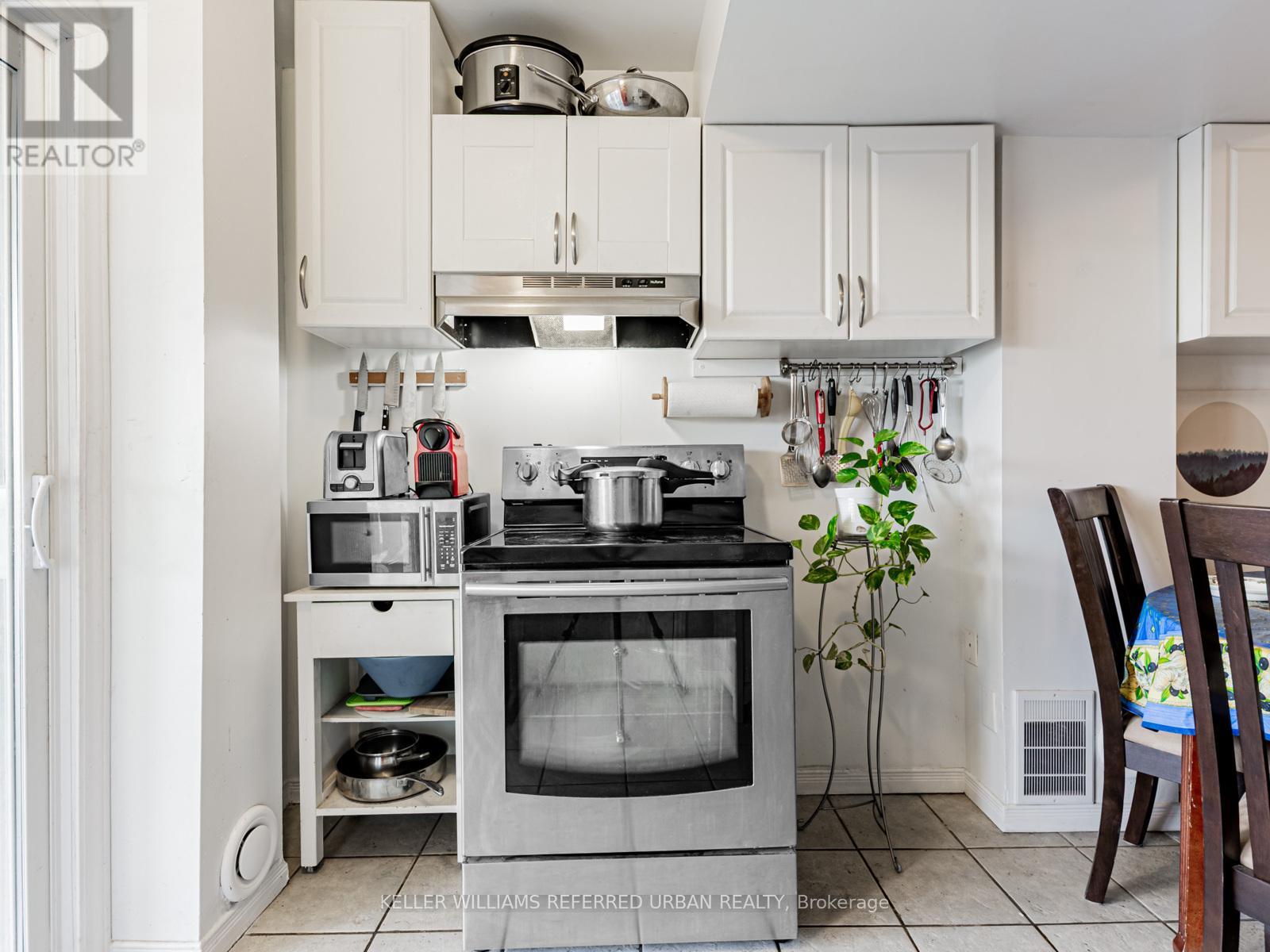219 Touchstone Drive, Toronto (Brookhaven-Amesbury), Ontario  M6M 5J9 - Photo 31 - W12407941