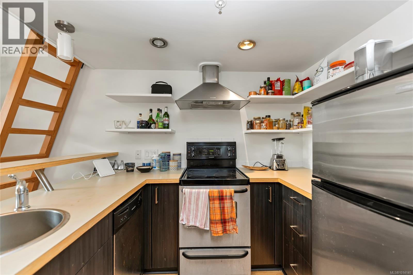 203 562 Yates St, Victoria, British Columbia  V8W 1K8 - Photo 5 - 1014140
