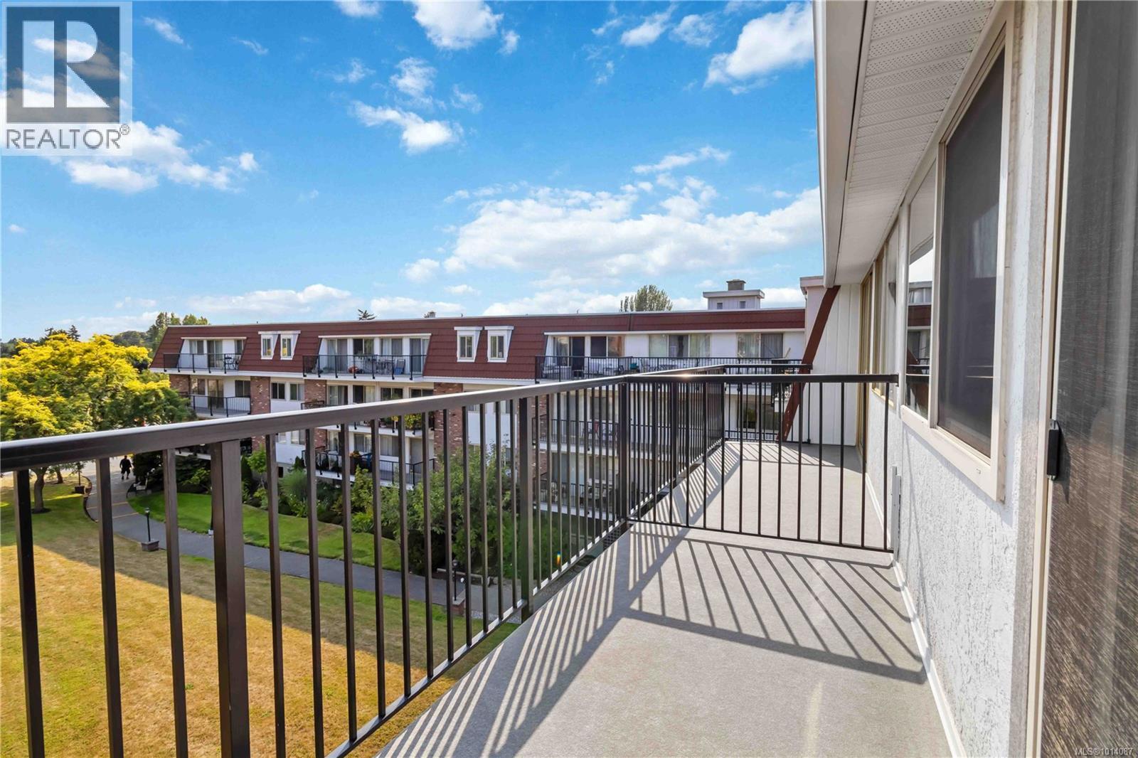 304 1680 Poplar Ave, Saanich, British Columbia  V8P 4K7 - Photo 13 - 1014087