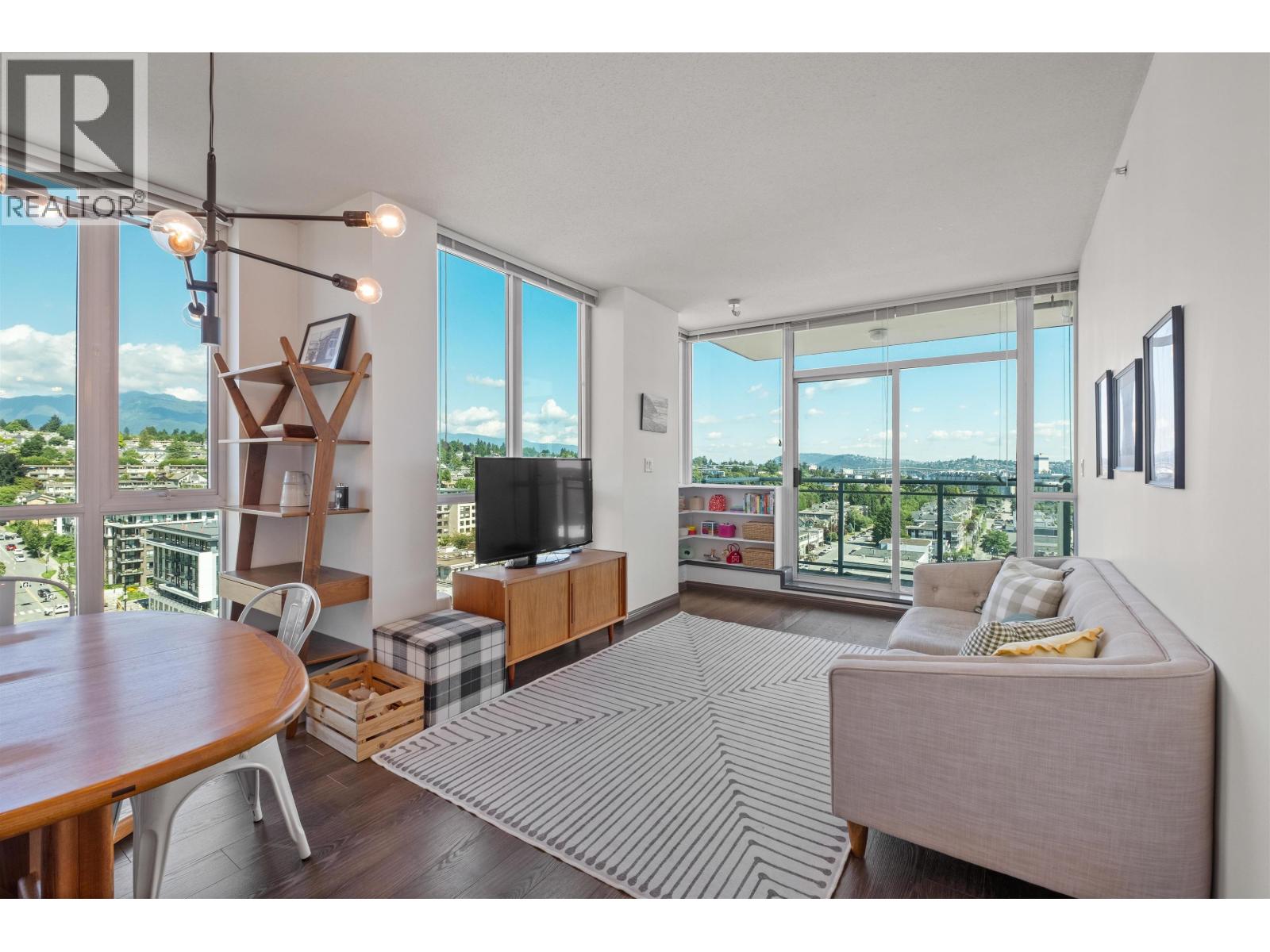 2001 188 E ESPLANADE, North Vancouver, British Columbia