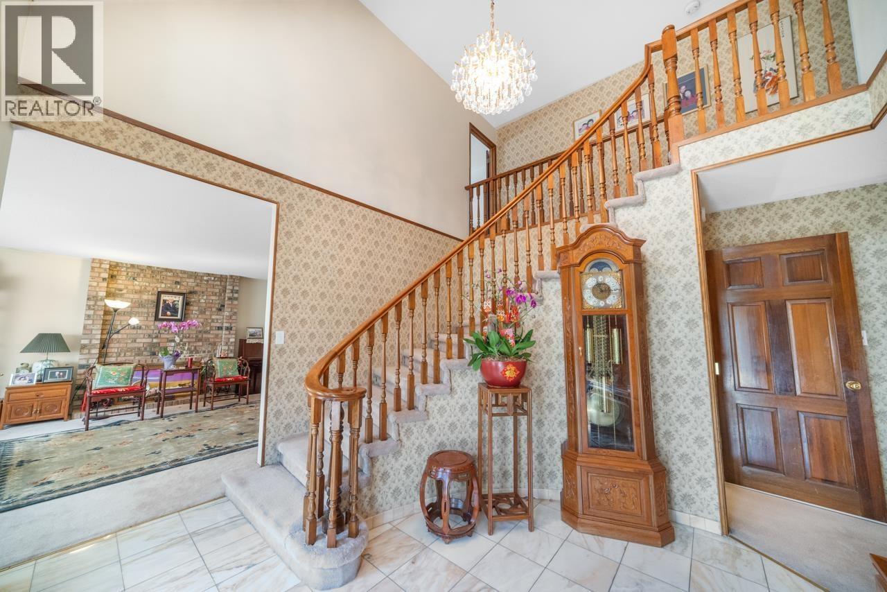 8008 Woodhurst Drive, Burnaby, British Columbia  V5A 4E7 - Photo 4 - R3048742