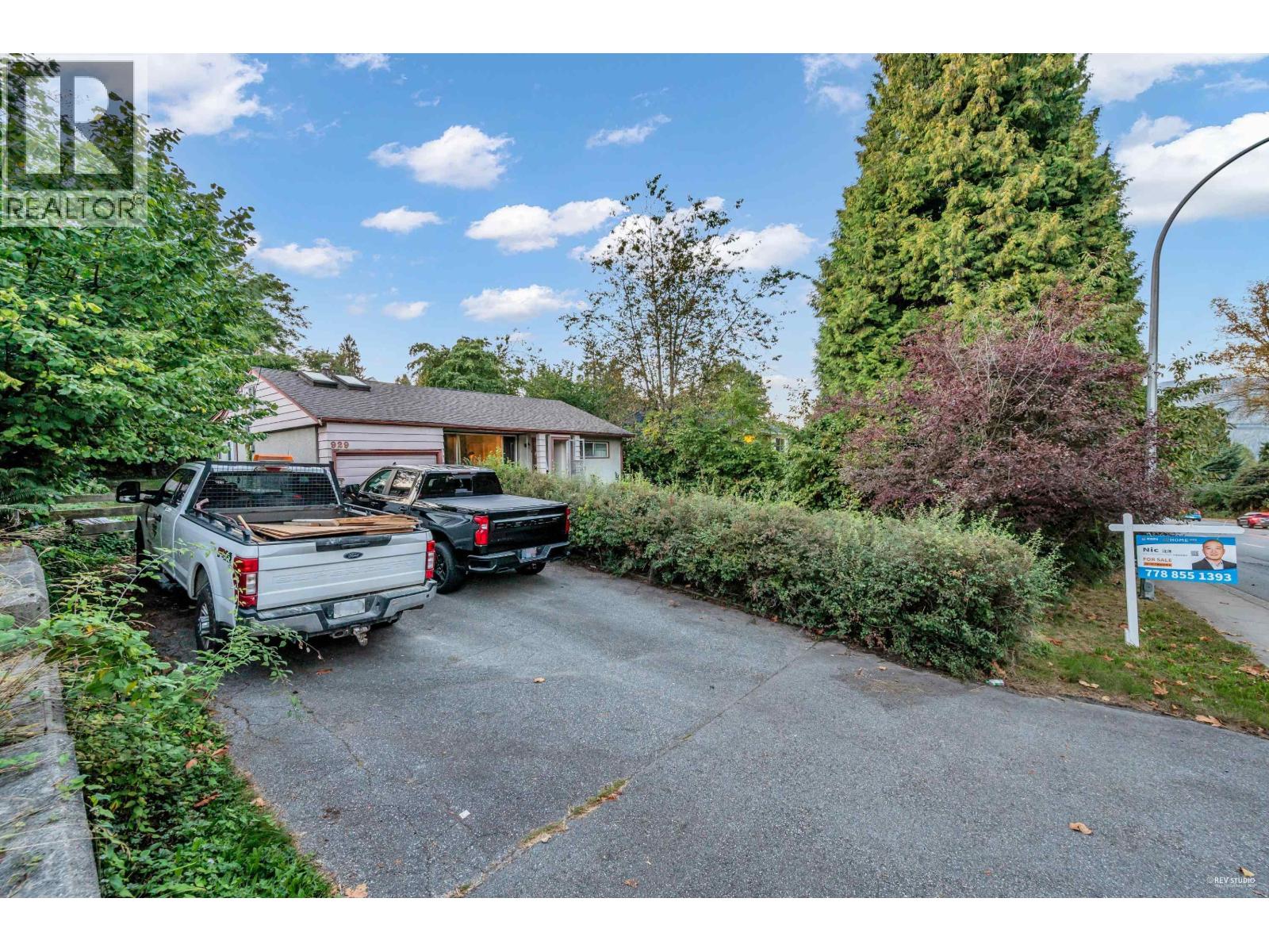 929 CLARKE ROAD, Port Moody, British Columbia
