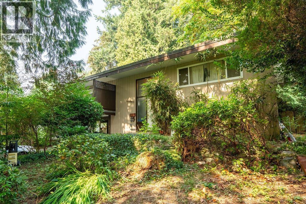 643 Plymouth Drive, North Vancouver, British Columbia  V7H 2H5 - Photo 1 - R3048754