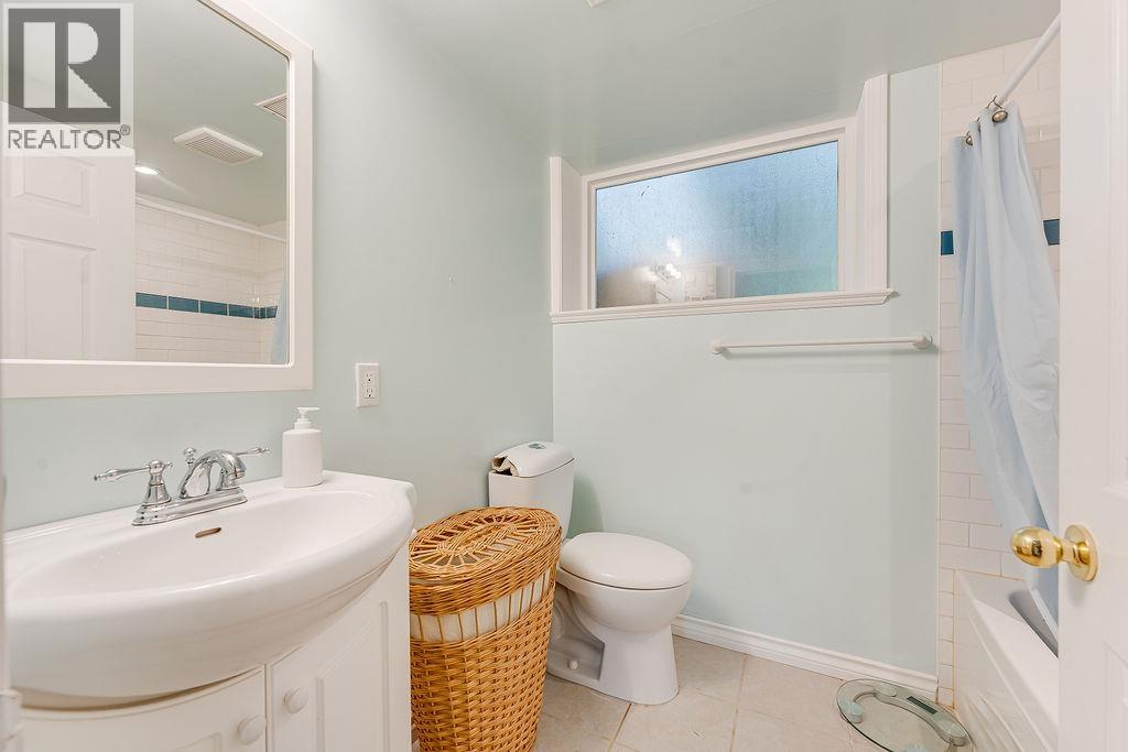 643 Plymouth Drive, North Vancouver, British Columbia  V7H 2H5 - Photo 13 - R3048754