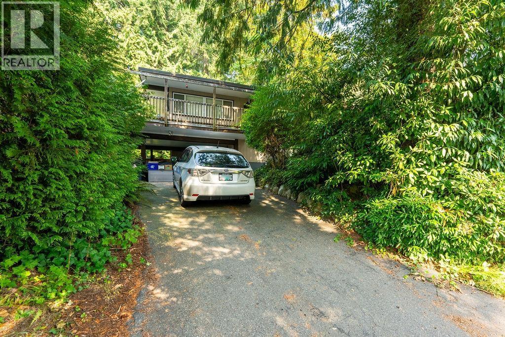 643 Plymouth Drive, North Vancouver, British Columbia  V7H 2H5 - Photo 2 - R3048754