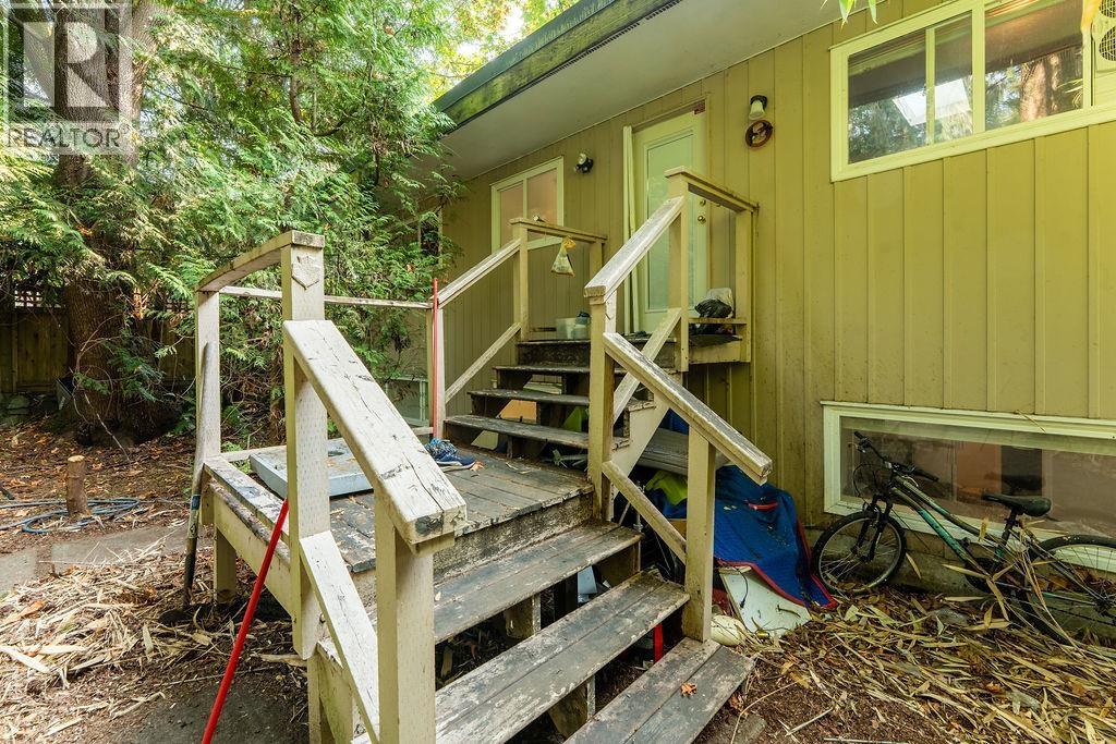 643 Plymouth Drive, North Vancouver, British Columbia  V7H 2H5 - Photo 8 - R3048754
