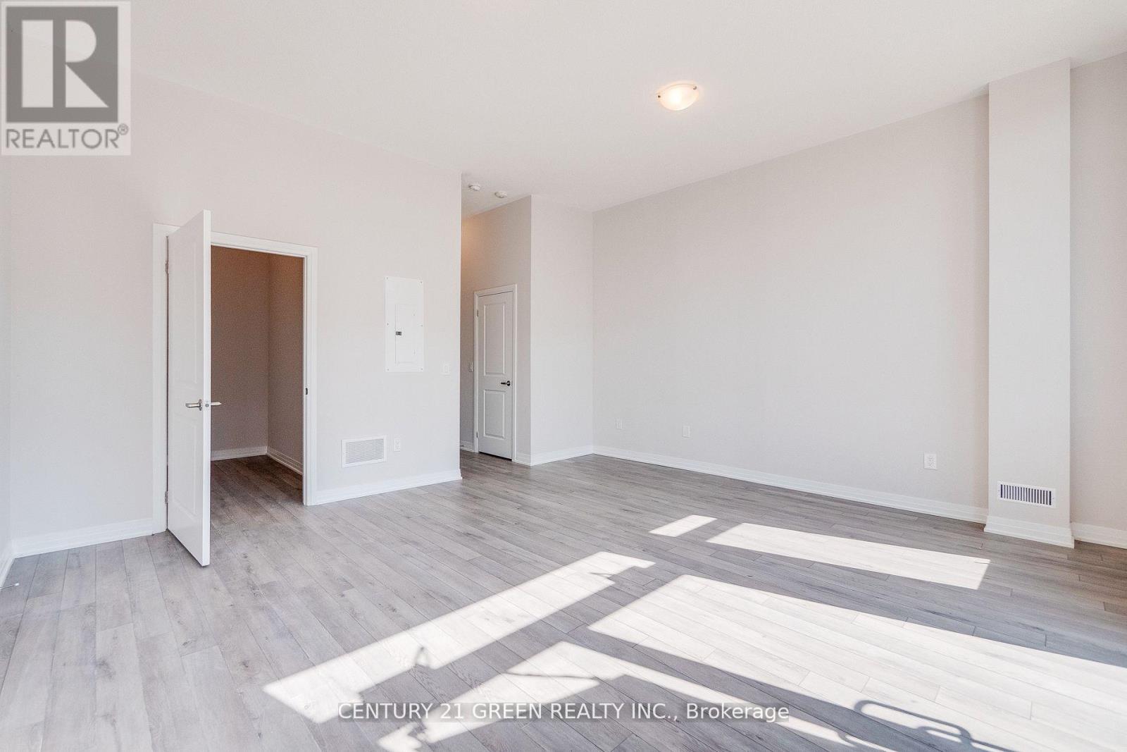 104 - 585 Colborne Street, Brantford, Ontario  N3S 0K4 - Photo 8 - X12407923