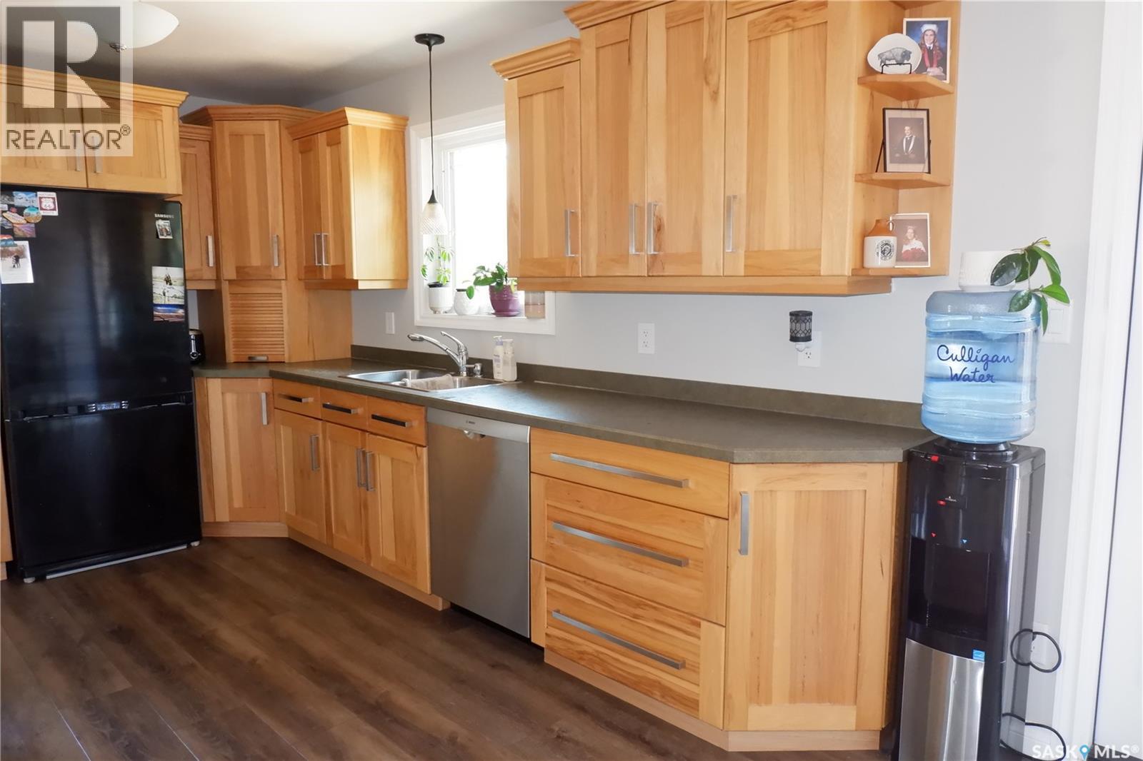 101 Empire Place, Assiniboia, Saskatchewan  S0H 0B0 - Photo 3 - SK018572
