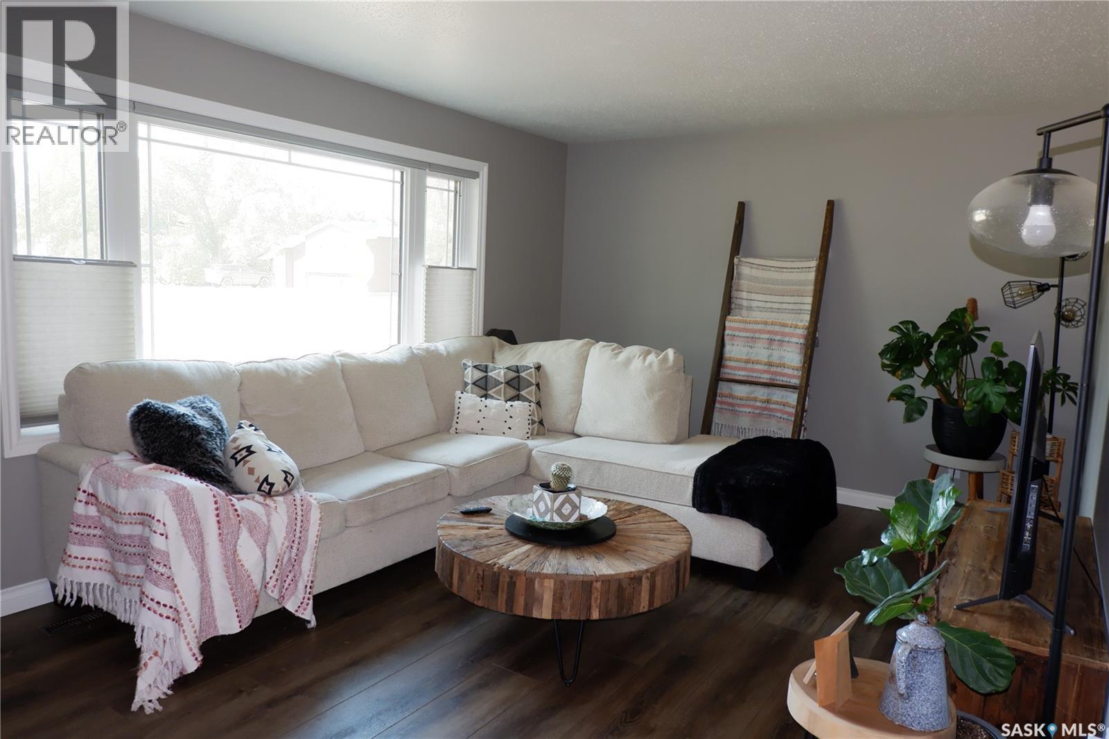 101 Empire Place, Assiniboia, Saskatchewan  S0H 0B0 - Photo 7 - SK018572