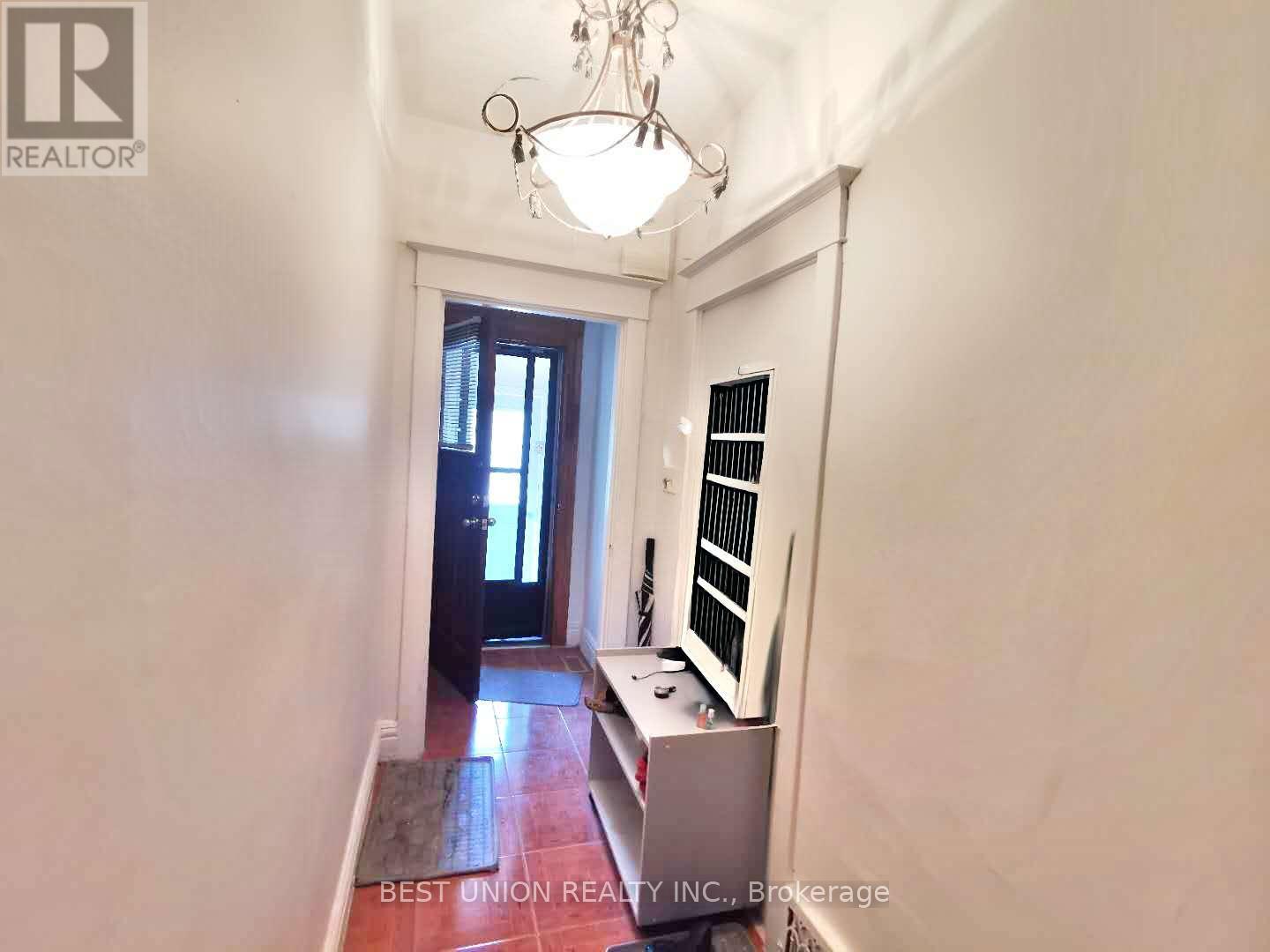 Upper - 108 Jones Avenue, Toronto, Ontario  M4M 2Z8 - Photo 3 - E12407959