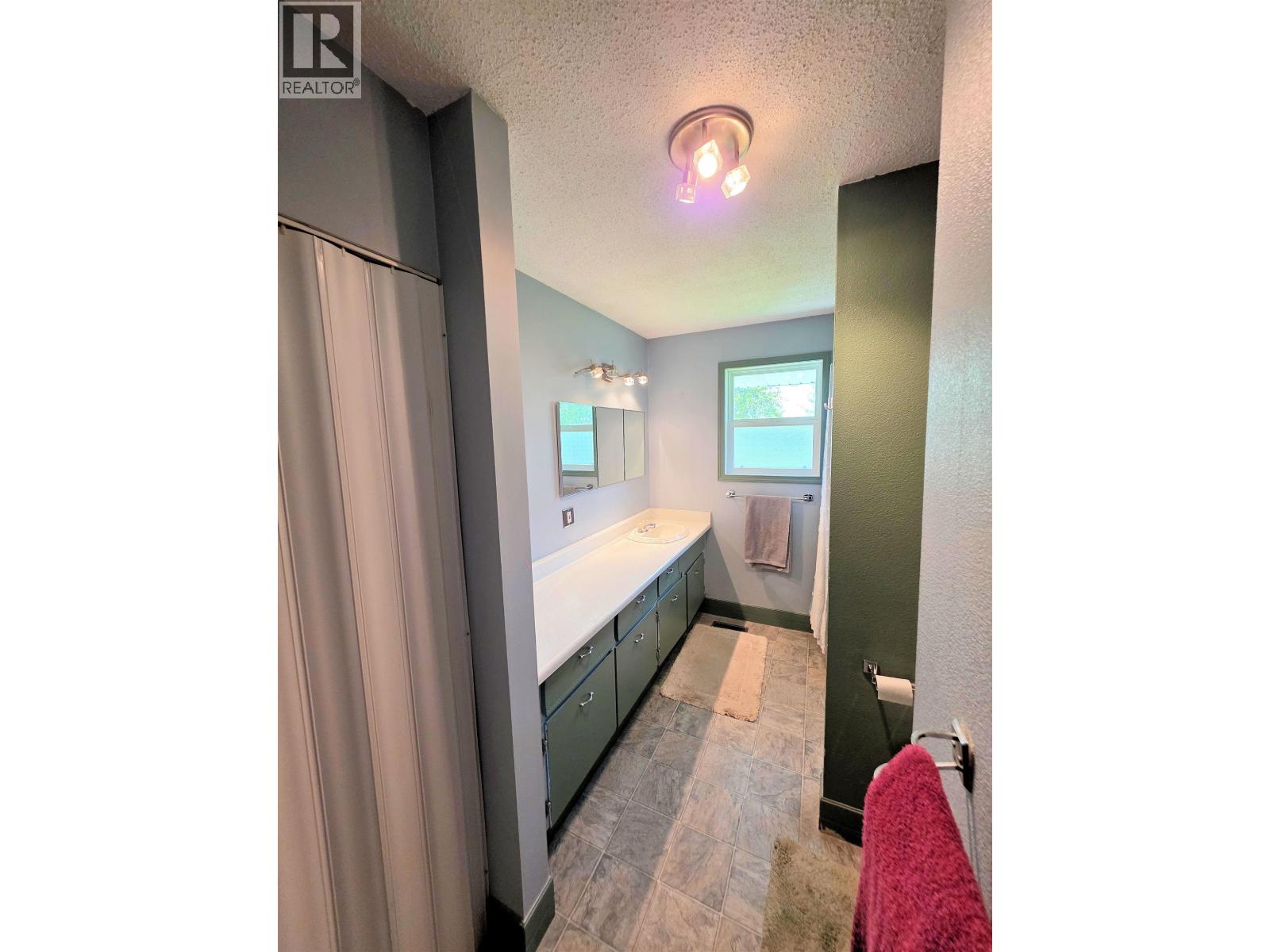 226 Centennial Drive, Mackenzie, British Columbia  V0J 2C0 - Photo 14 - R3048816