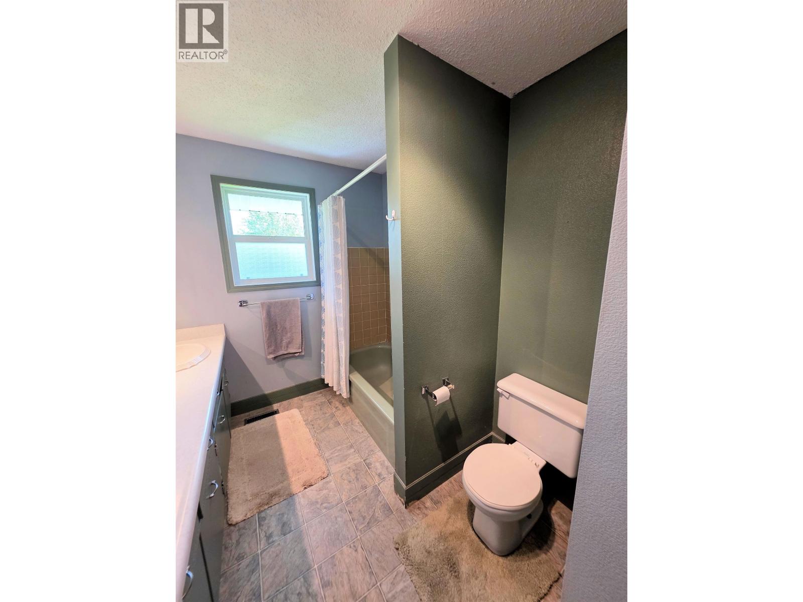 226 Centennial Drive, Mackenzie, British Columbia  V0J 2C0 - Photo 15 - R3048816