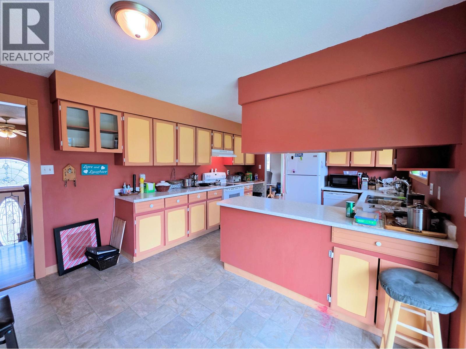 226 Centennial Drive, Mackenzie, British Columbia  V0J 2C0 - Photo 4 - R3048816
