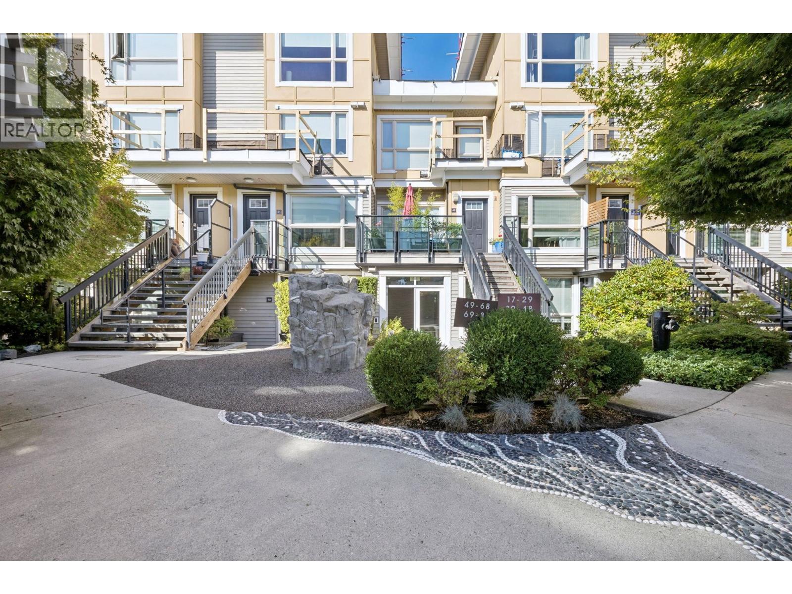 22 728 W 14TH STREET, North Vancouver, British Columbia