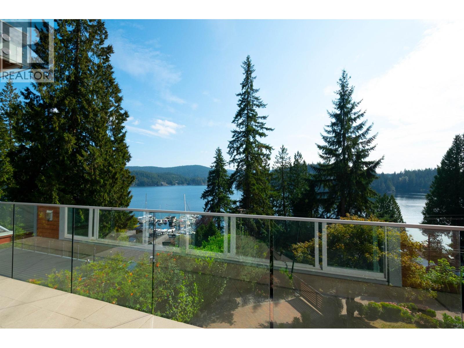 2867 Panorama Drive, North Vancouver, British Columbia  V7G 1V7 - Photo 2 - R3048123