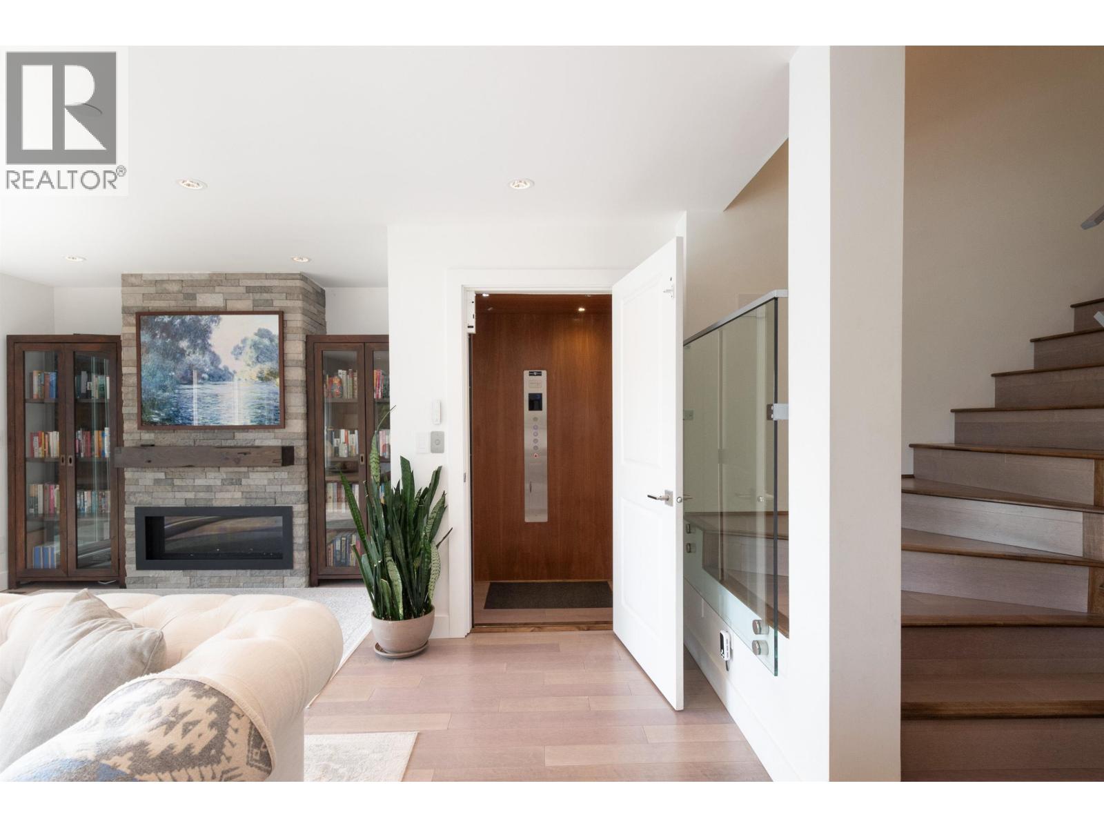 2867 Panorama Drive, North Vancouver, British Columbia  V7G 1V7 - Photo 13 - R3048123
