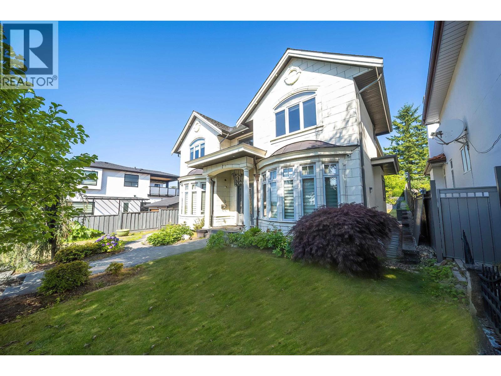 7525 13th Avenue, Burnaby, British Columbia  V3N 2E3 - Photo 2 - R3048568