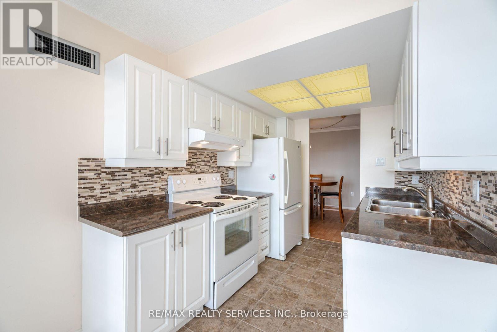 411 - 20 Cherrytree Drive, Brampton, Ontario  L6Y 3V1 - Photo 15 - W12407953