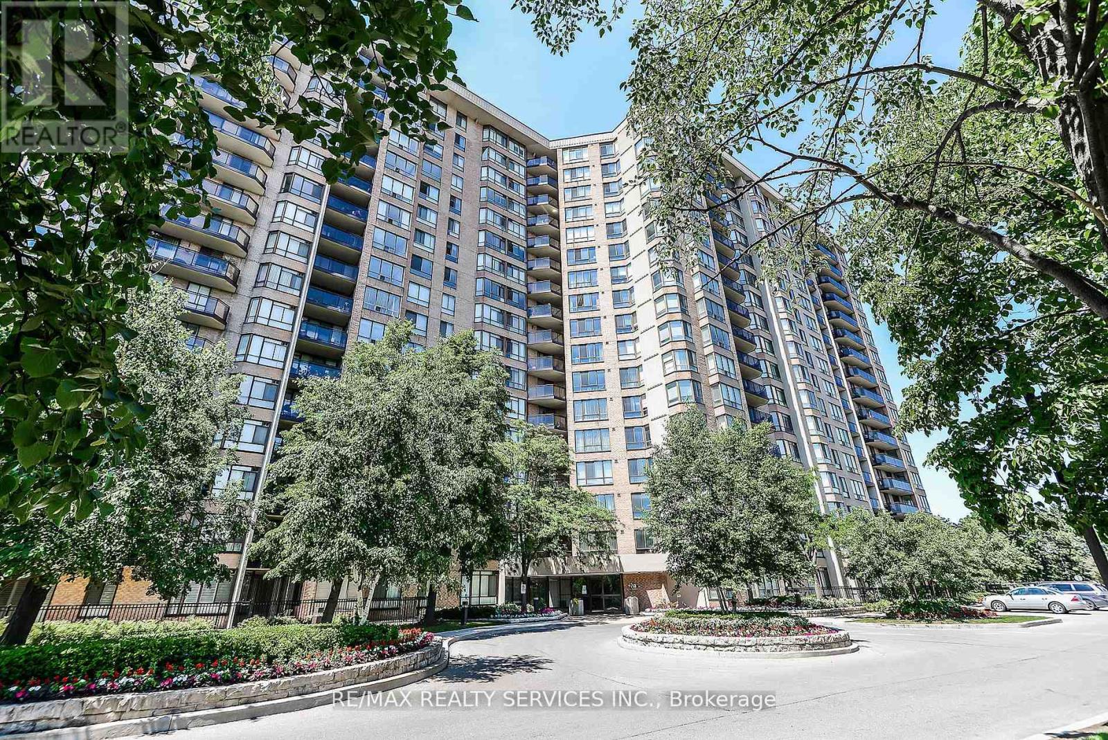 411 - 20 Cherrytree Drive, Brampton, Ontario  L6Y 3V1 - Photo 2 - W12407953