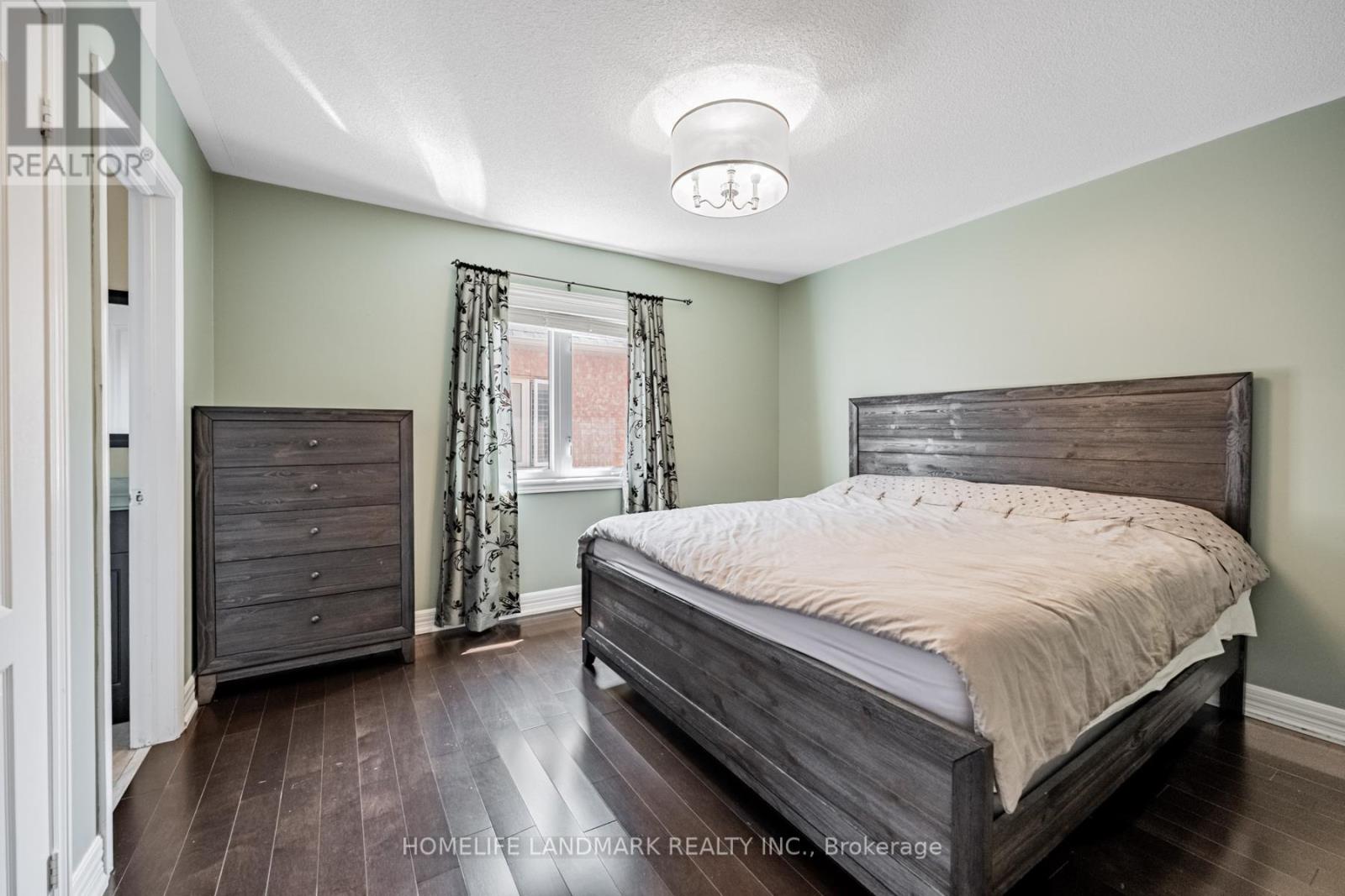 2481 Whistling Springs Crescent, Oakville, Ontario  L6M 5G3 - Photo 19 - W12407776