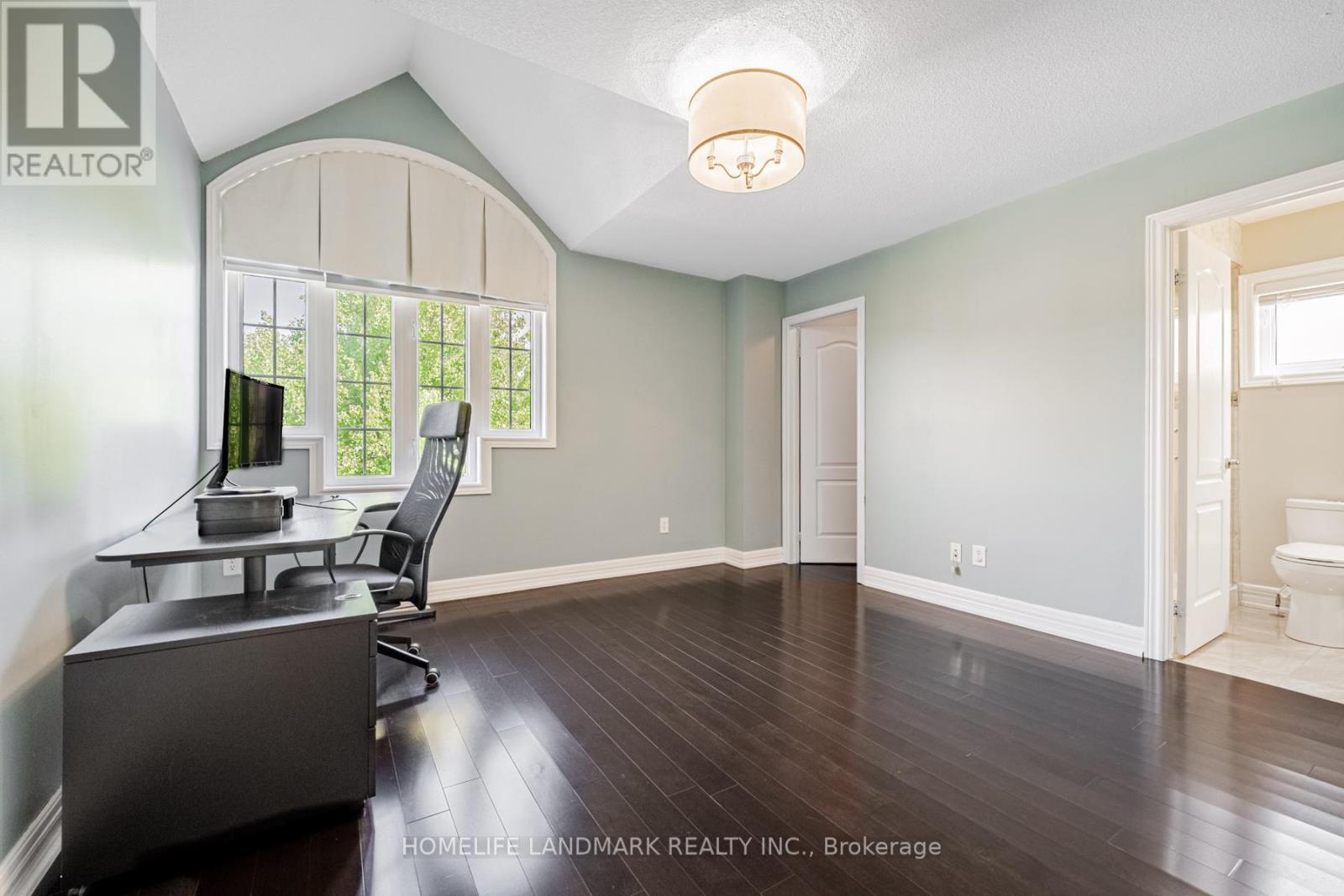 2481 Whistling Springs Crescent, Oakville, Ontario  L6M 5G3 - Photo 17 - W12407776