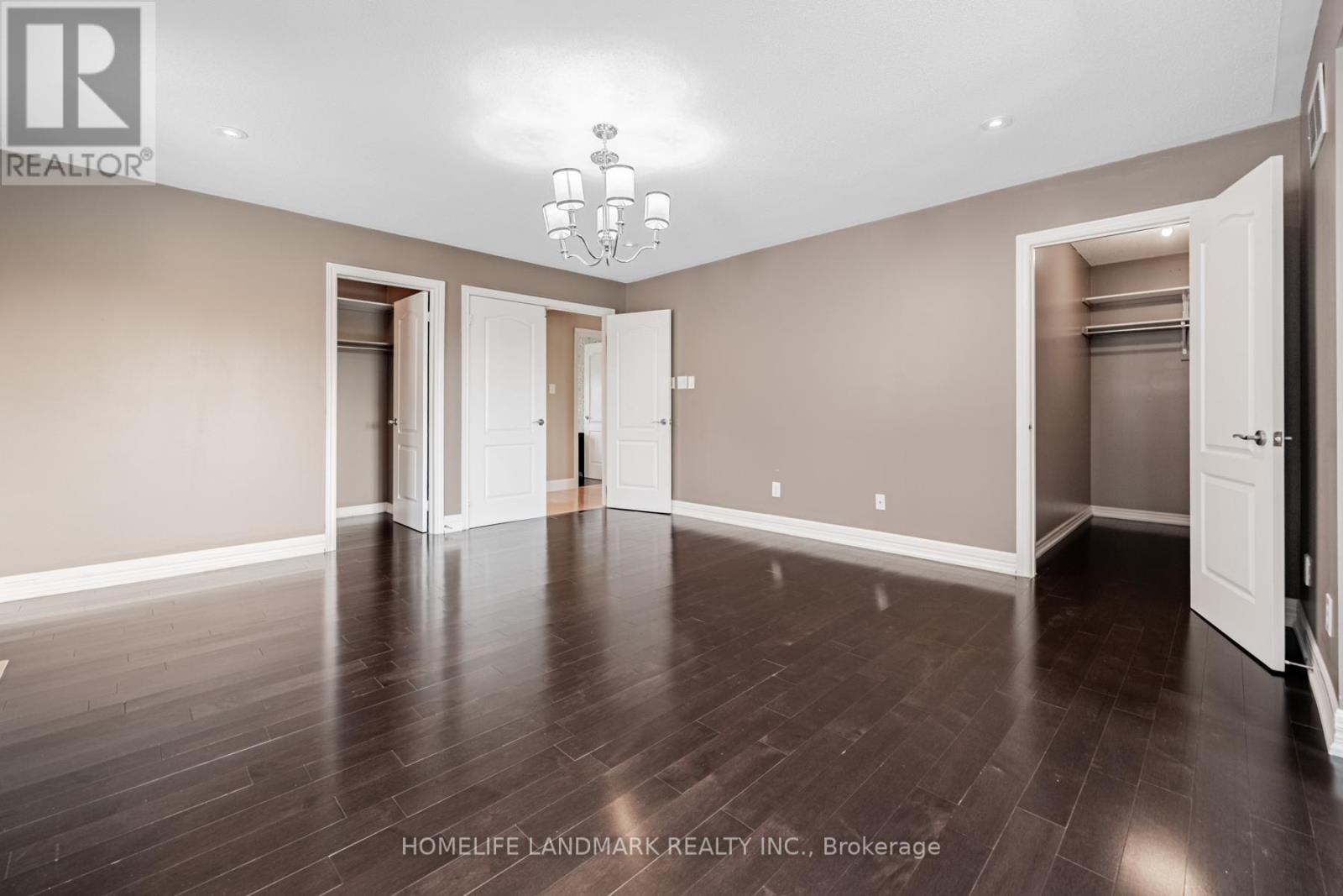 2481 Whistling Springs Crescent, Oakville, Ontario  L6M 5G3 - Photo 24 - W12407776