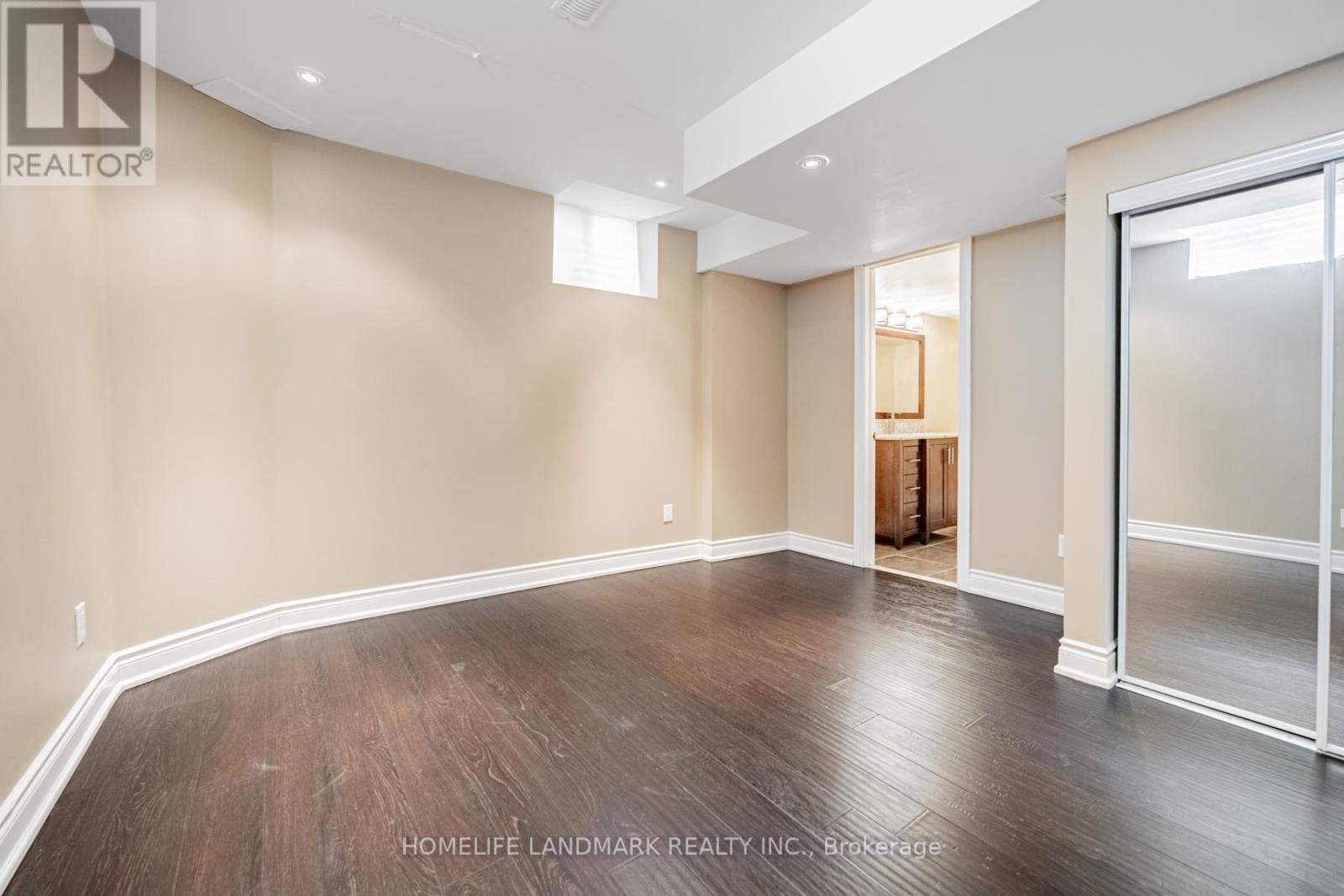 2481 Whistling Springs Crescent, Oakville, Ontario  L6M 5G3 - Photo 33 - W12407776