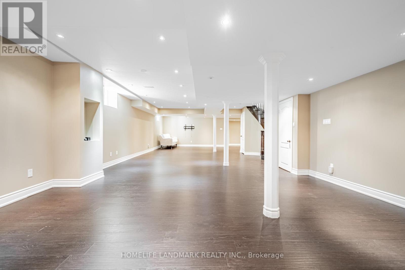 2481 Whistling Springs Crescent, Oakville, Ontario  L6M 5G3 - Photo 31 - W12407776