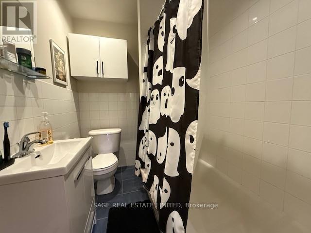 Upper - 633 St Clair Avenue W, Toronto, Ontario  M6G 2Y2 - Photo 17 - C12400906