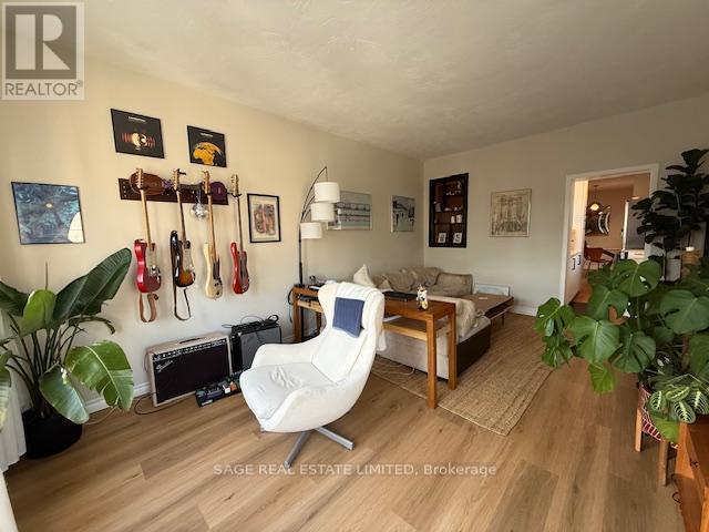 Upper - 633 St Clair Avenue W, Toronto, Ontario  M6G 2Y2 - Photo 8 - C12400906