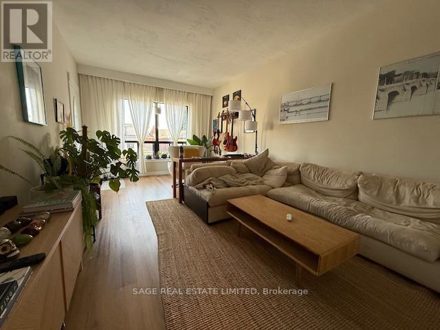 Upper - 633 St Clair Avenue W, Toronto, Ontario  M6G 2Y2 - Photo 6 - C12400906