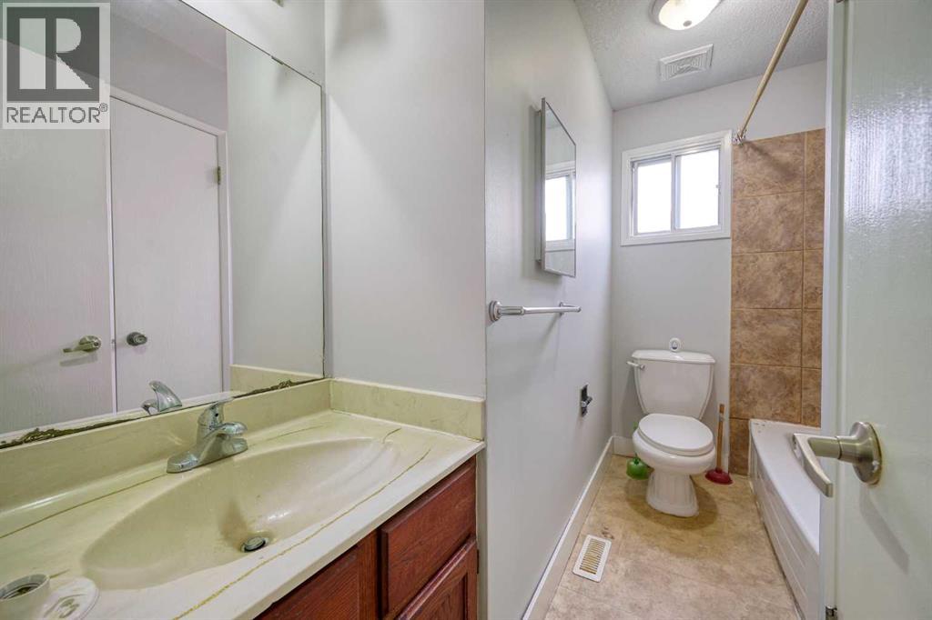 120 Templeridge Close Ne, Calgary, Alberta  T1Y 4E2 - Photo 11 - A2257559