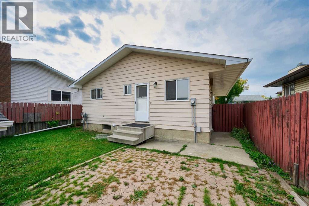 120 Templeridge Close Ne, Calgary, Alberta  T1Y 4E2 - Photo 2 - A2257559