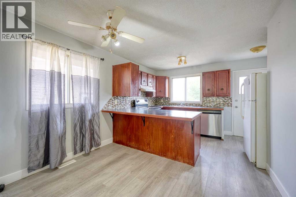 120 Templeridge Close Ne, Calgary, Alberta  T1Y 4E2 - Photo 3 - A2257559