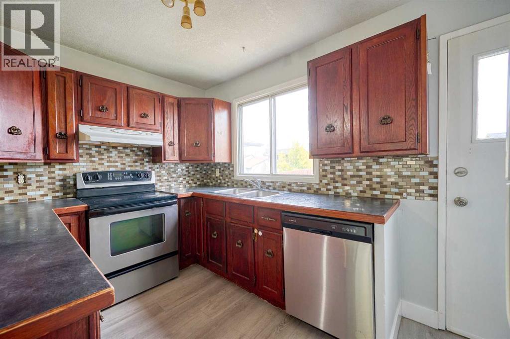 120 Templeridge Close Ne, Calgary, Alberta  T1Y 4E2 - Photo 5 - A2257559