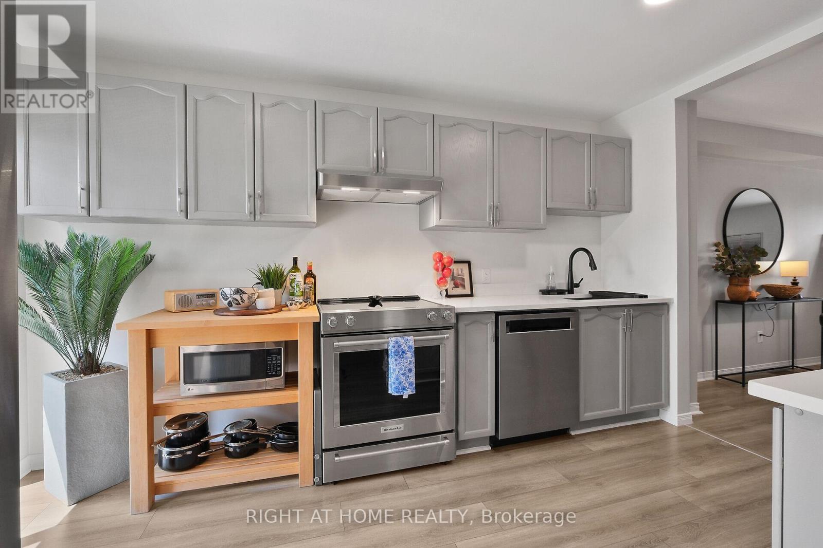 85 Thornbury Crescent, Ottawa, Ontario  K2G 6C4 - Photo 6 - X12314354