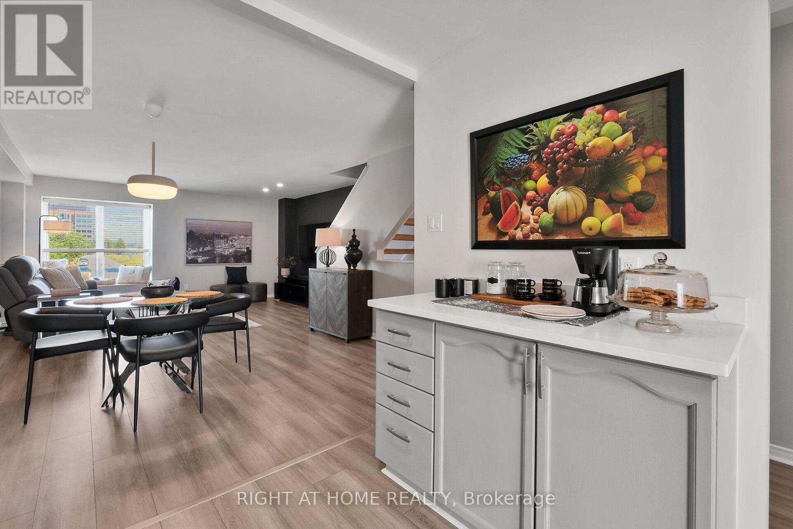 85 Thornbury Crescent, Ottawa, Ontario  K2G 6C4 - Photo 7 - X12314354