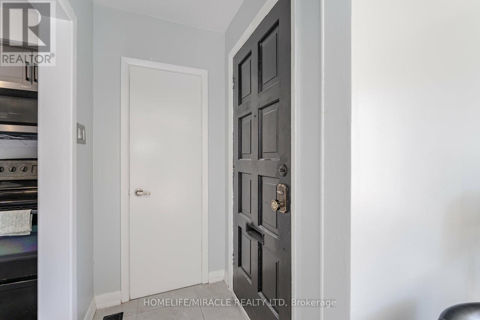 98 Nelson Street, Toronto (Woburn), Ontario  M1J 2V5 - Photo 5 - E12408050