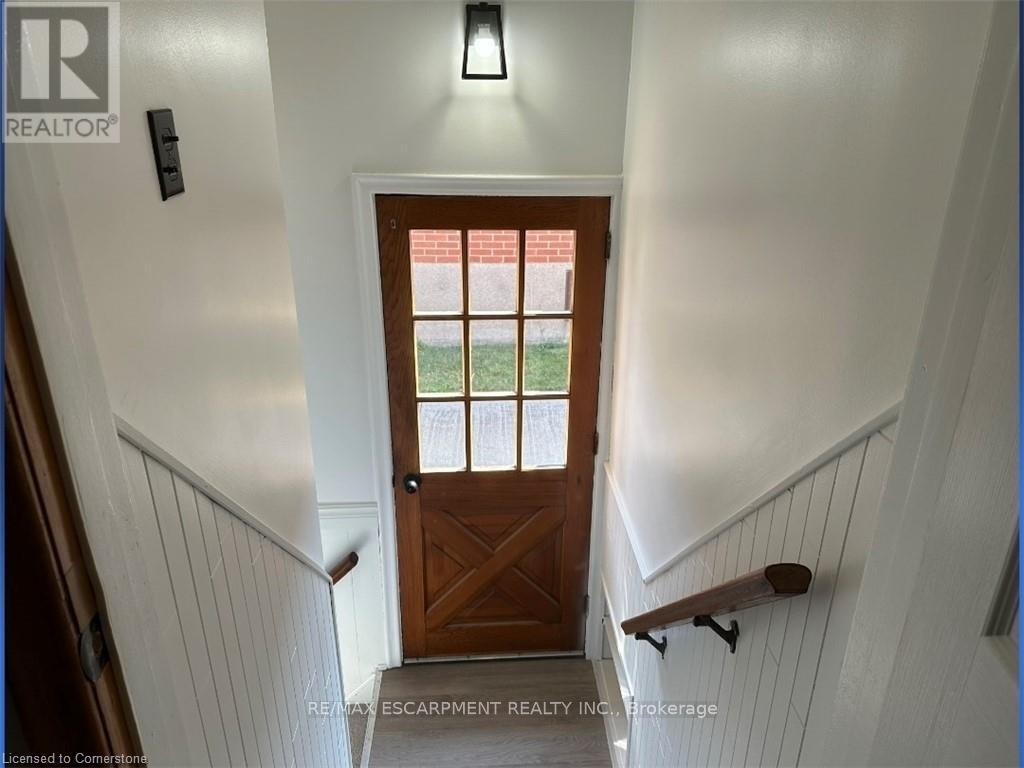 B - 28 Ashland Avenue, Hamilton, Ontario  L8T 3M4 - Photo 2 - X12347979