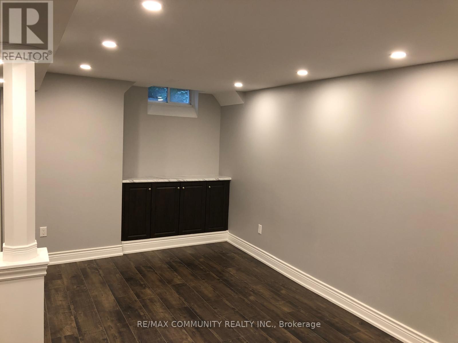 3837 Coachman Circle, Mississauga, Ontario  L5M 6P8 - Photo 7 - W12408047