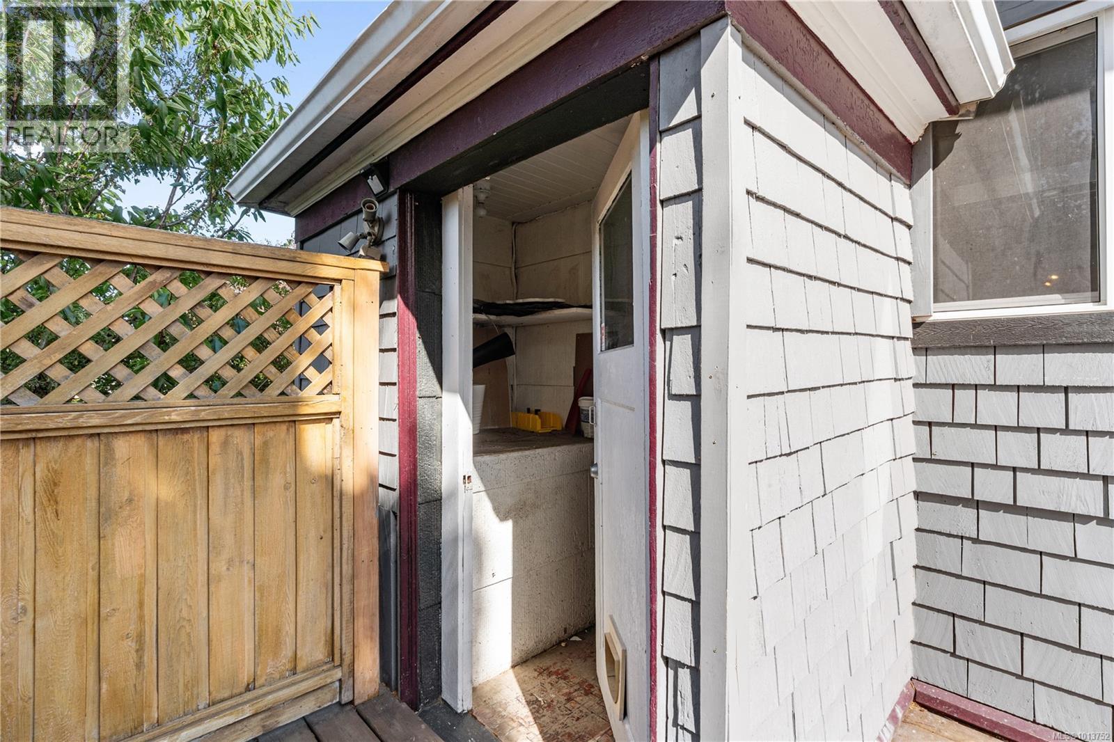 1726 Stanley Ave, Victoria, British Columbia  V8R 3W8 - Photo 33 - 1013752