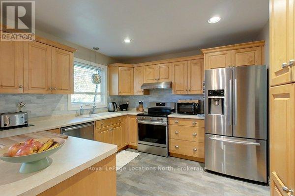 94 Oxbow Park Drive, Wasaga Beach, Ontario  L9Z 2V8 - Photo 15 - S12407691